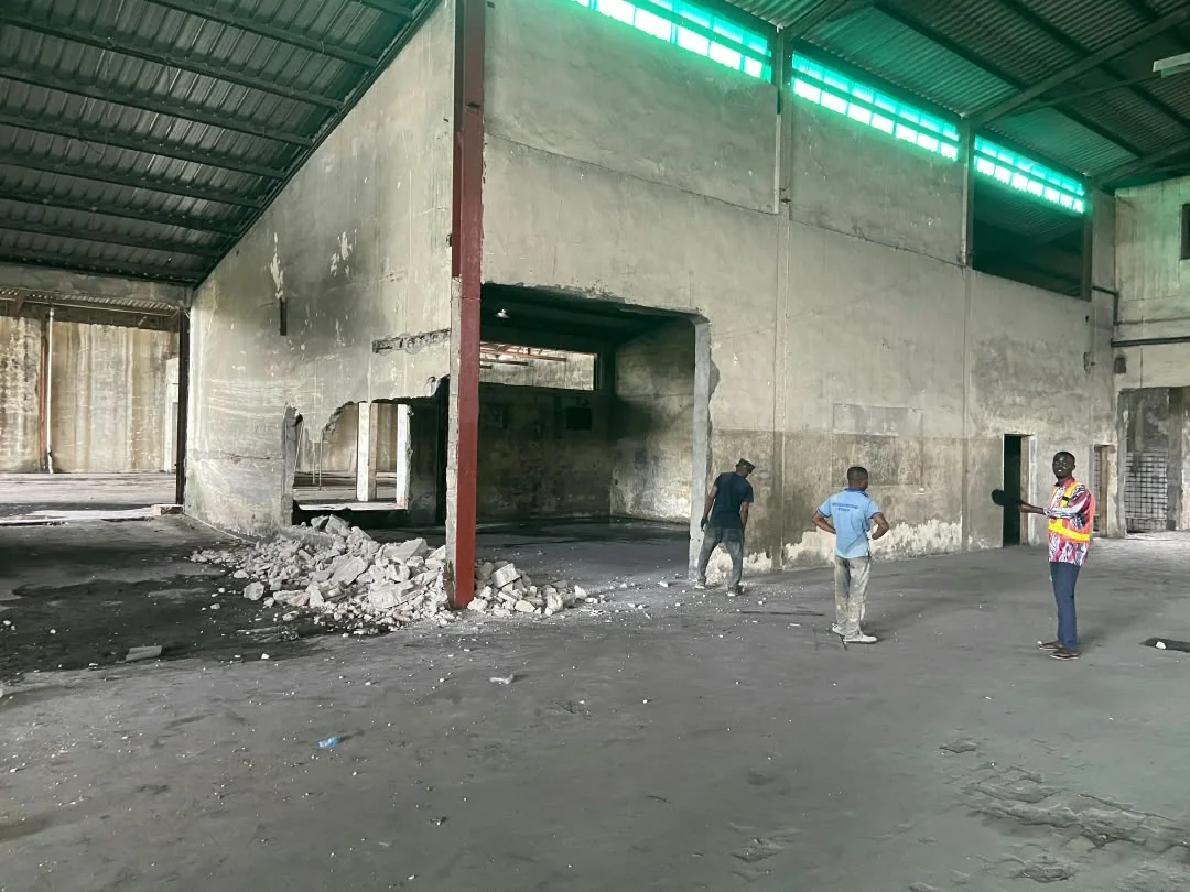 Opening a wall inside the existing industrial hall