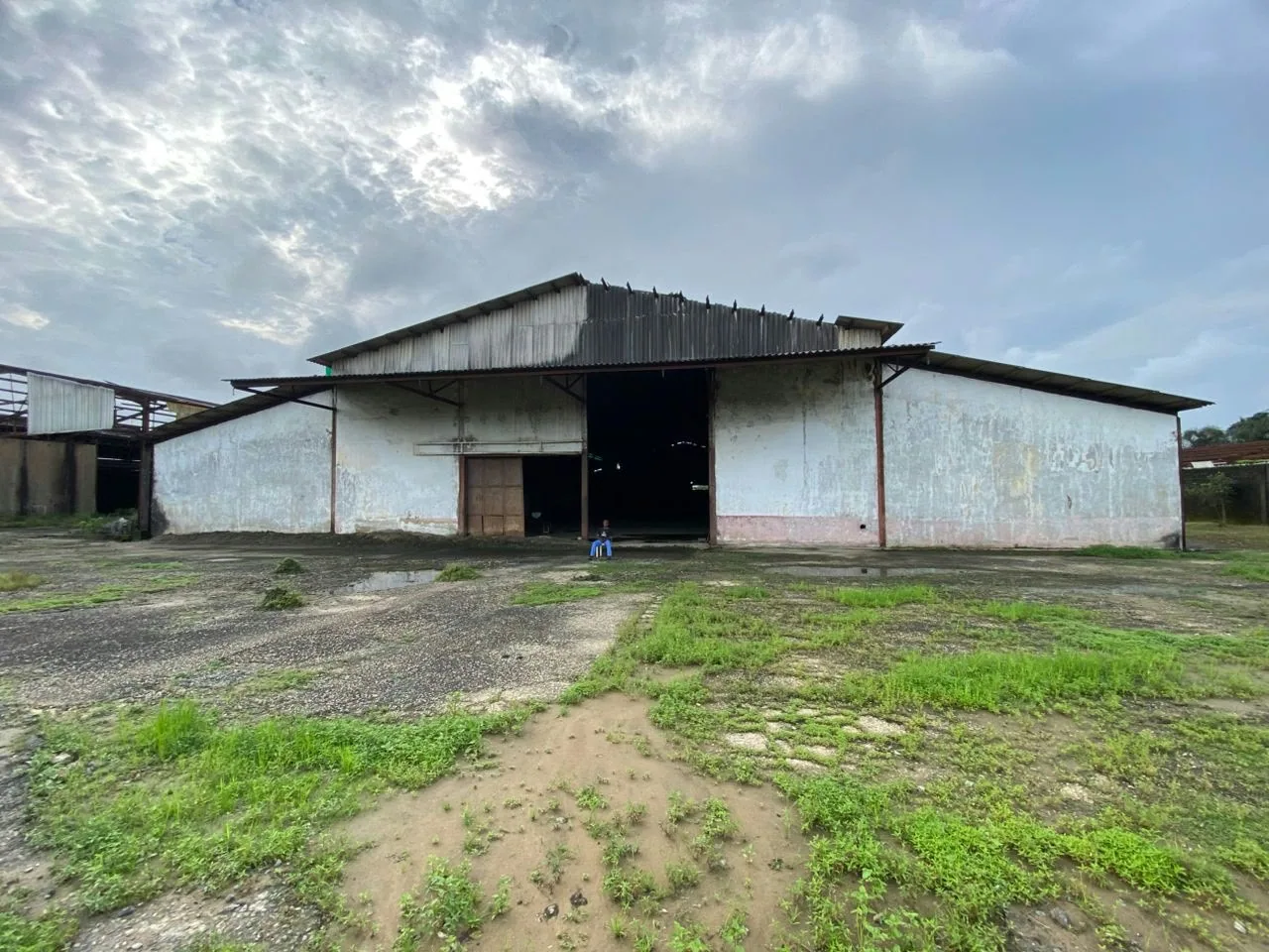Kaybi factory frontage before renovation