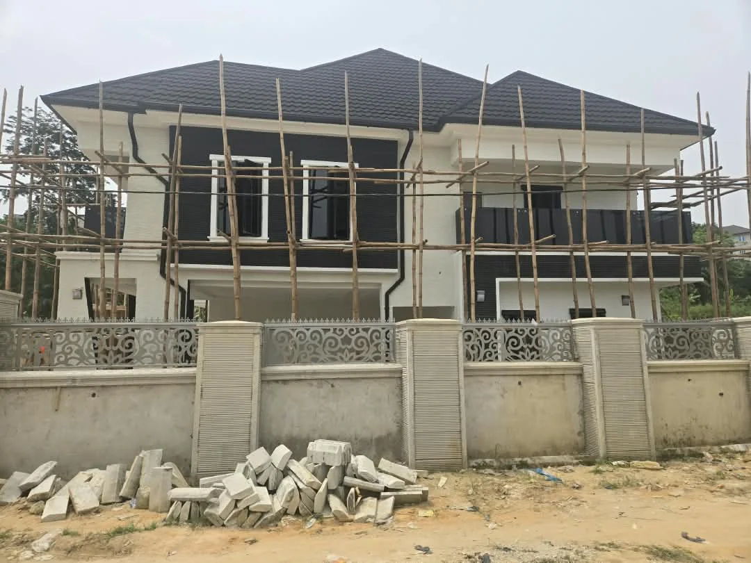 Residence facade during finishing work